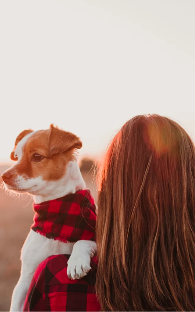 avec son chien sur la plage