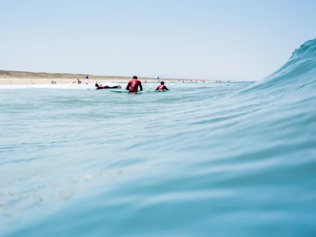 surf dans la vague Mimizan