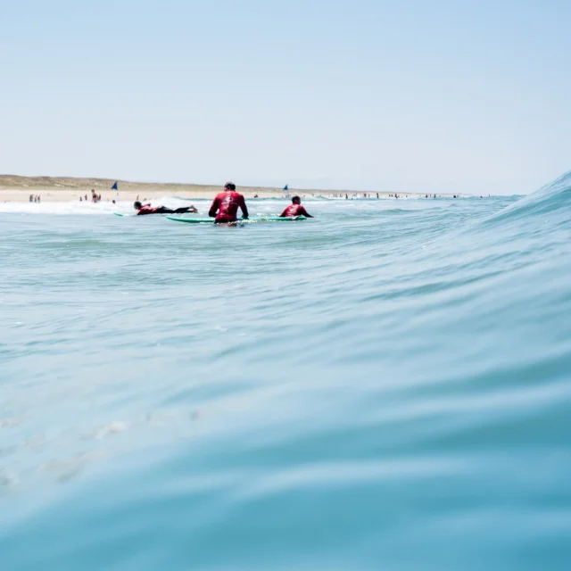 surf dans la vague Mimizan