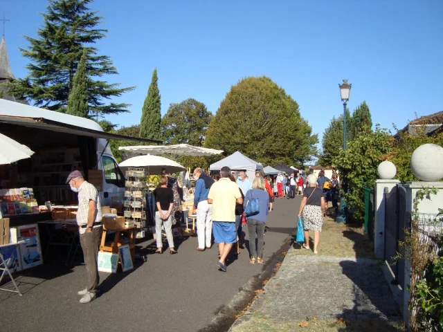 Le marché de Mézos le dimanche matin toute l'année