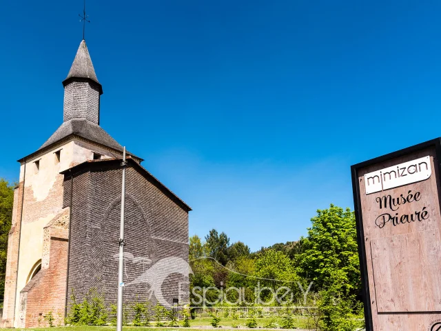 clocher porche du musée prieuré de Mimizan patrimoine mondial UNESCO