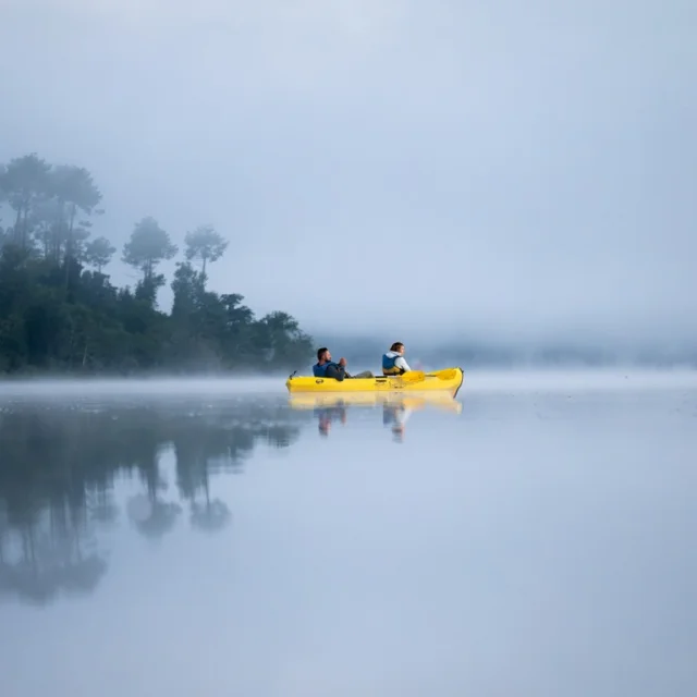 canoa - lago - niebla