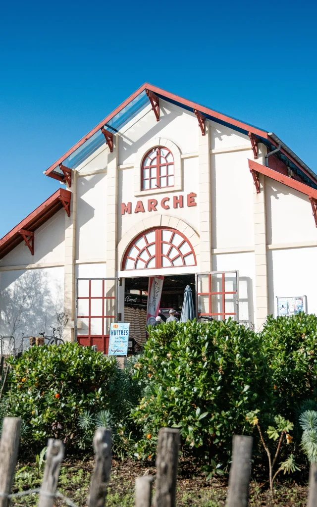 Entrance to covered market Mimizan plage