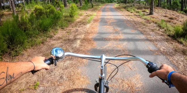 vélo sur la piste cyclable