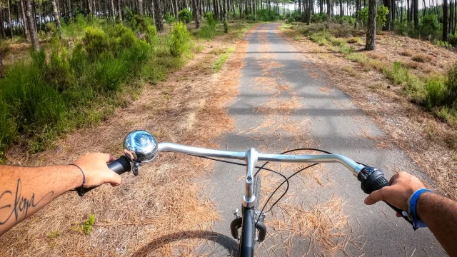 vélo sur la piste cyclable