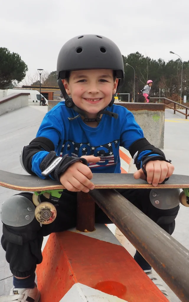 Enfant au skate par de Mimizan