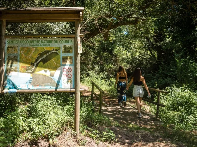 he discovery trail from Mézos to the banks of the Courlis river