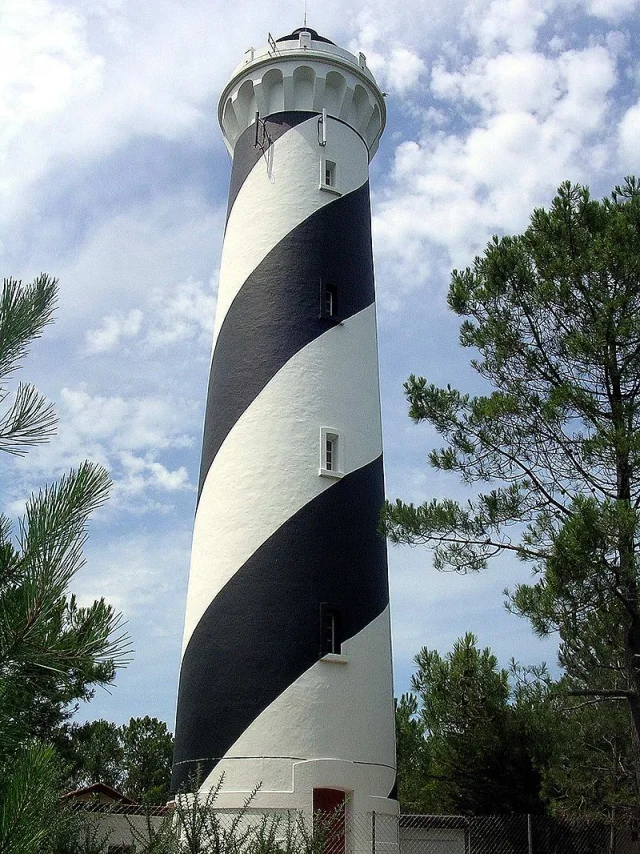 Istockphoto 668955220 612x612 Contis lighthouse