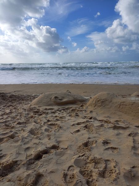 Automne en Scène : Création d'une grande sirène dans le sable