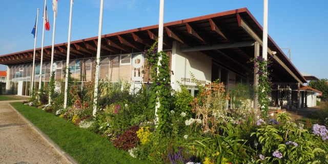 Salle d'exposition et de réunion à la plage