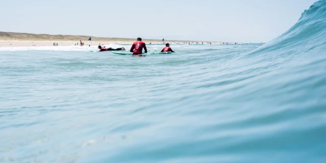 surf dans la vague Mimizan